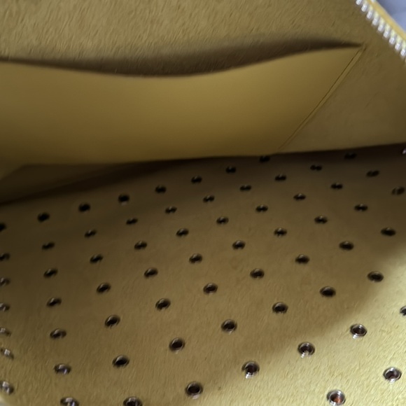 Burberry classic edition bag, yellow and silver mint condition - Picture 4 of 6